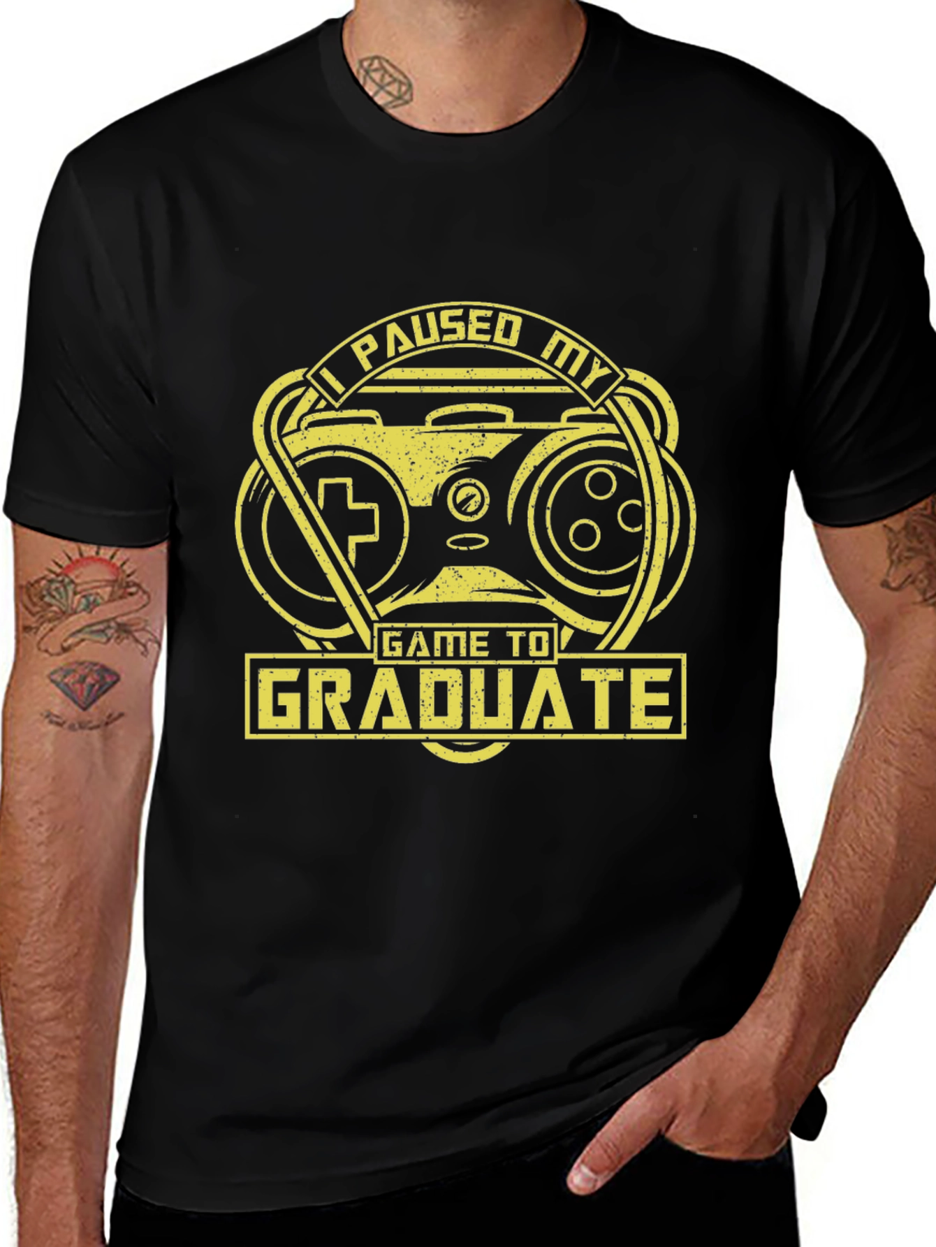 Funny Graduation Gamer T-Shirt - I Paused My Game to Graduate
